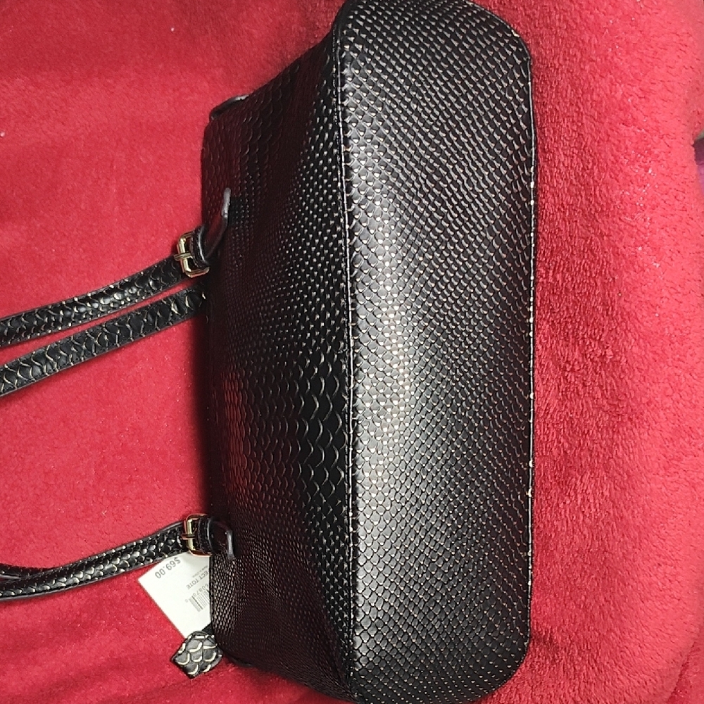 Sophisticated Black Anne Klein Textured Tote with Gold Hardware. - Picture 11 of 12